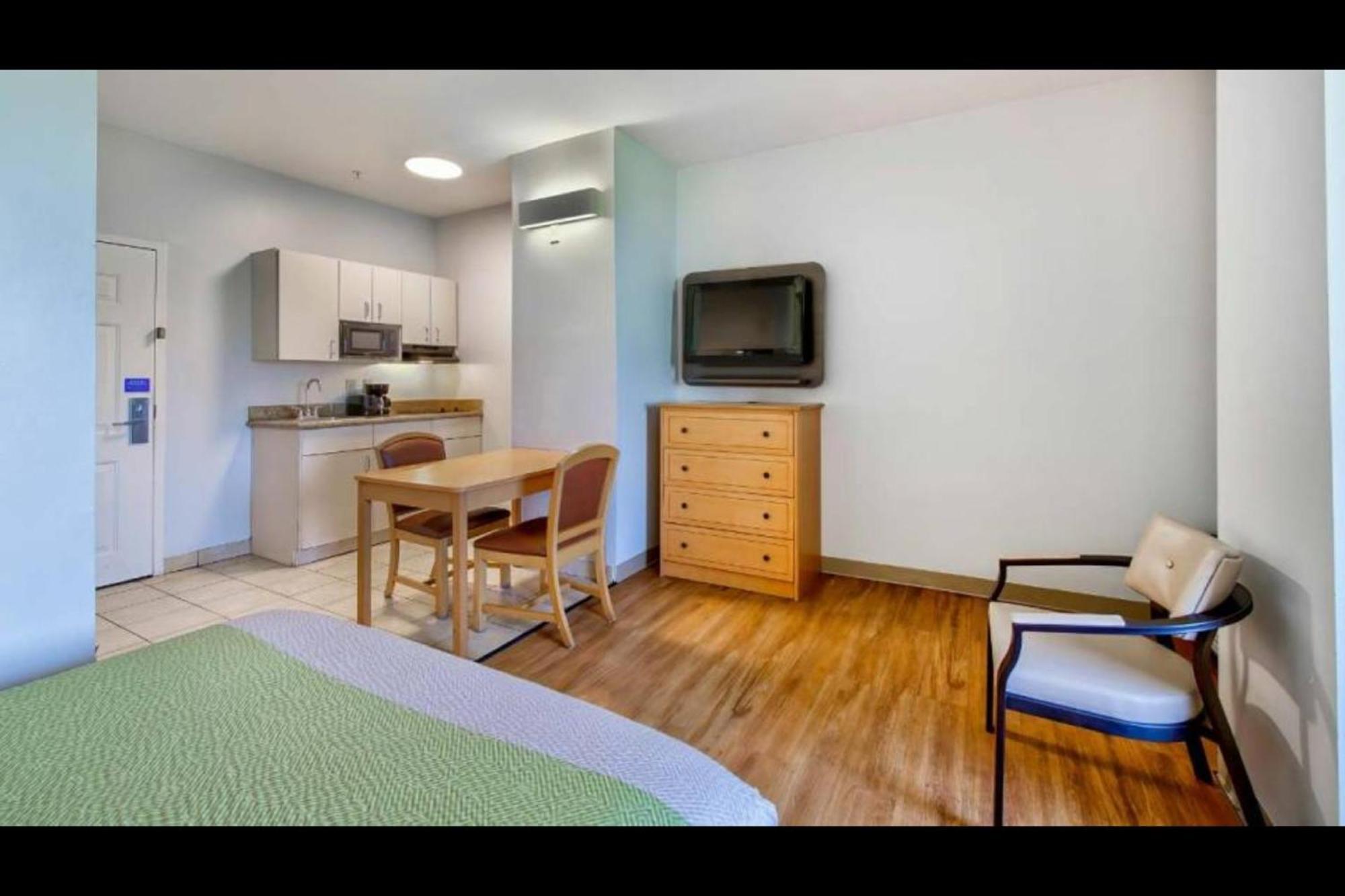 Oyo Townhouse Sulphur,La Extended Stay Esterno foto